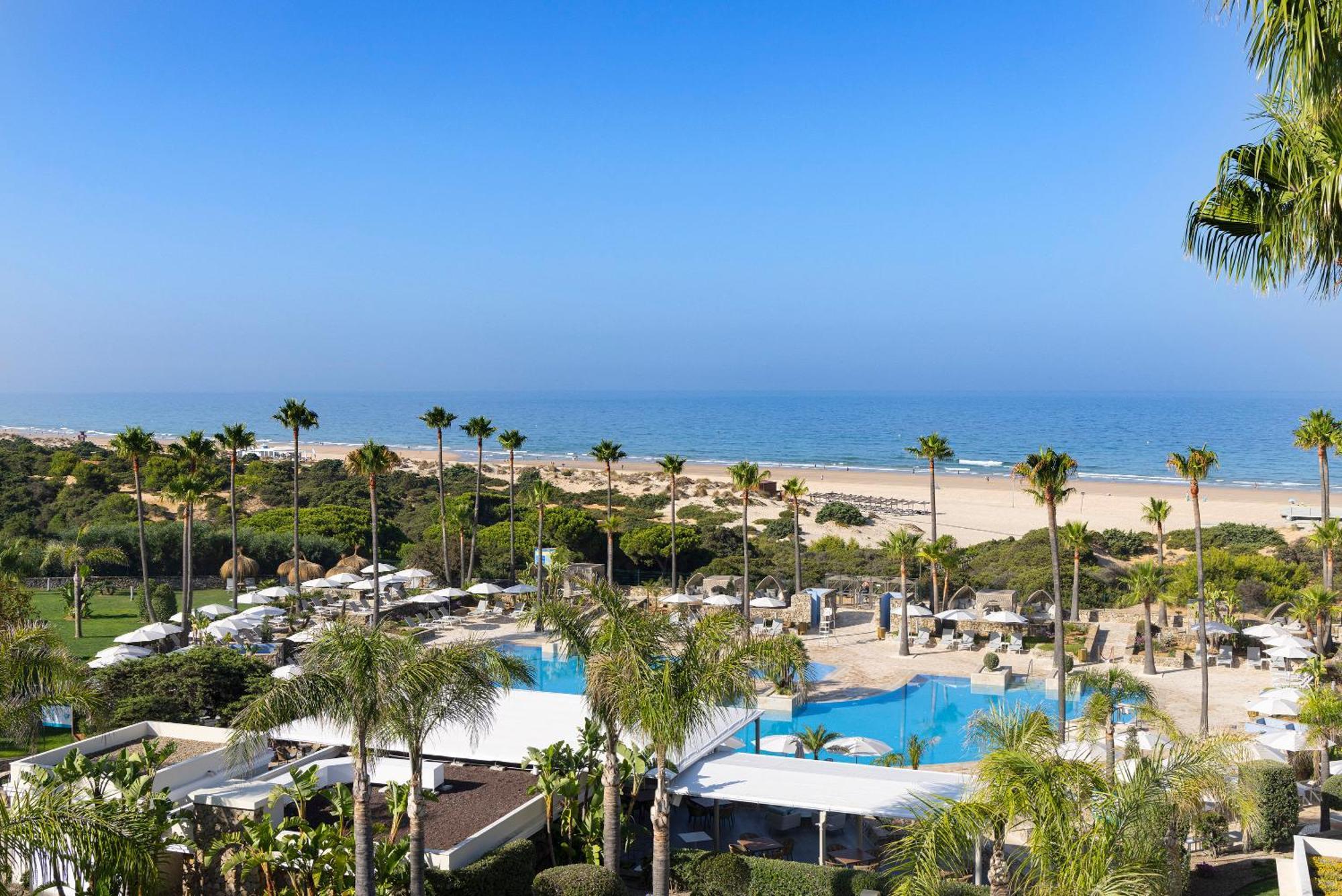 Hipotels Barrosa Palace & Spa Chiclana de la Frontera Bagian luar foto View of the beach